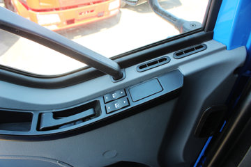 һ����� J6L�п� 180���� 4X2 7.7����ʽ�ػ�������(CA5160XXYP62K1L5A2E5)ͼƬ