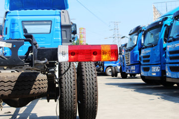 һ����� J6L�п� 180���� 4X2 7.7����ʽ�ػ�������(CA5160XXYP62K1L5A2E5)ͼƬ