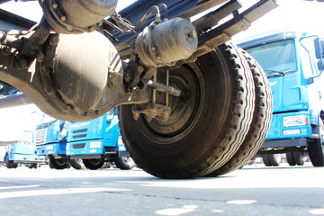 һ����� J6L�п� 180���� 4X2 7.7����ʽ�ػ�������(CA5160XXYP62K1L5A2E5)ͼƬ