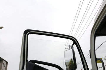 ���� ˧��Q9 ��˾��W570 190���� 4X2 7.5����ʽ�ػ�������(HFC5142XXYP70K1E3V)ͼƬ