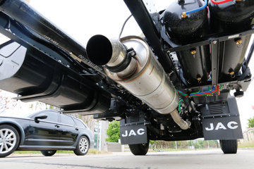 ���� ˧��Q9 ��˾��W570 190���� 4X2 7.5����ʽ�ػ�������(HFC5142XXYP70K1E3V)ͼƬ