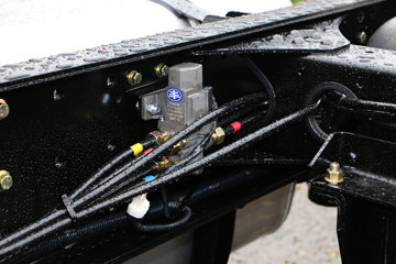 һ����� J6P�ؿ� ������ 420���� 6X4ǣ����(CA4250P66K24T1E5)ͼƬ