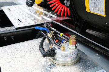 һ����� J6P�ؿ� ������ 420���� 6X4ǣ����(CA4250P66K24T1E5)ͼƬ