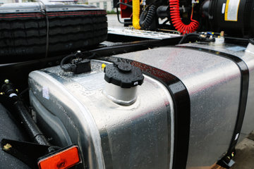 һ����� J6P�ؿ� ������ 420���� 6X4ǣ����(CA4250P66K24T1E5)ͼƬ