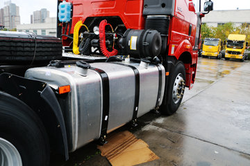 һ����� J6P�ؿ� ������ 420���� 6X4ǣ����(CA4250P66K24T1E5)ͼƬ