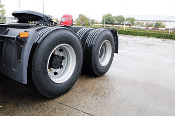 һ����� J6P�ؿ� ������ 420���� 6X4ǣ����(CA4250P66K24T1E5)ͼƬ