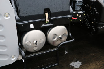 һ����� J6P�ؿ� ������ 420���� 6X4ǣ����(CA4250P66K24T1E5)ͼƬ