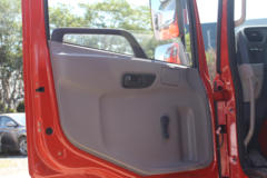 东风商用车 天锦中卡 160马力 4X2 6.8米厢式载货车(DFL5160XXYBX18)
