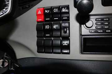 һ����� J6P�ؿ� �������� 350���� 6X4ǣ����(CA4250P66K2T1E5)ͼƬ