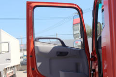 东风商用车 天锦中卡 160马力 4X2 7.7米厢式载货车(DFH5120XXYB2)