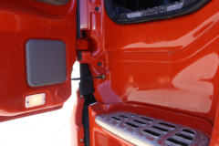 东风商用车 天龙重卡 315马力 8X4 9.4米载货车底盘(DFH5310XXYA1)