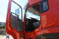 东风商用车 天龙重卡 315马力 8X4 9.4米载货车底盘(DFH5310XXYA1)