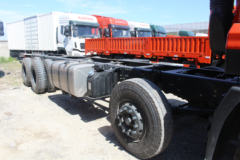 东风商用车 天龙重卡 315马力 8X4 9.4米载货车底盘(DFH5310XXYA1)