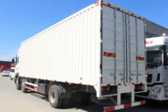 东风商用车 天龙重卡 245马力 6X2 9.6米厢式载货车(DFH5250XXYAX1V)