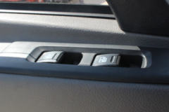 东风商用车 天龙重卡 245马力 6X2 9.6米厢式载货车(DFH5250XXYAX1V)