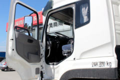 东风商用车 天龙重卡 245马力 6X2 9.6米厢式载货车(DFH5250XXYAX1V)