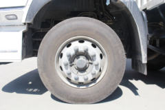 东风商用车 天龙重卡 245马力 6X2 9.6米厢式载货车(DFH5250XXYAX1V)