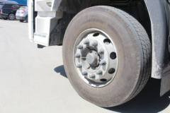 东风商用车 天龙重卡 245马力 6X2 9.6米厢式载货车(DFH5250XXYAX1V)