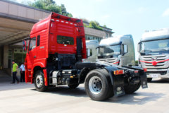 四川现代 致道800W重卡 310马力 4X2牵引车(CNJ4180KPG36V)