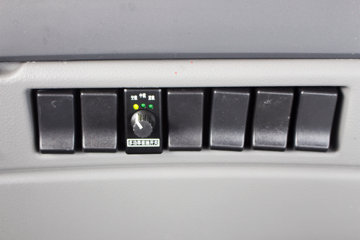 �Ĵ��ִ� �µ�800W�ؿ� 310���� 4X2ǣ����(CNJ4180KPG36V)ͼƬ