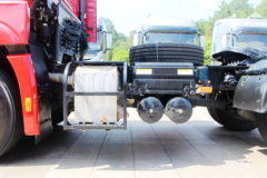 四川现代 致道800W重卡 310马力 4X2牵引车(CNJ4180KPG36V)