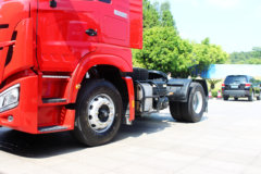 四川现代 致道800W重卡 310马力 4X2牵引车(CNJ4180KPG36V)