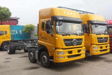 中国重汽 斯太尔DM5G重卡 240马力 6X2 9.4米仓栅式载货车(ZZ5253CCYM56CGD1)