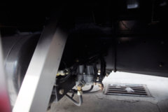 青岛解放 龙V中卡 180马力 4X2 6.75米仓栅式载货车(AMT自动挡)(CA5168CCYPK2L2E5A80-1)