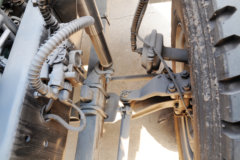 青岛解放 龙V中卡 180马力 4X2 6.75米仓栅式载货车(AMT自动挡)(CA5168CCYPK2L2E5A80-1)