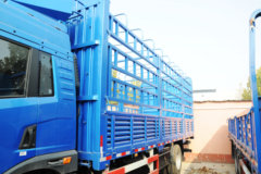 青岛解放 龙V中卡 180马力 4X2 6.75米仓栅式载货车(AMT自动挡)(CA5168CCYPK2L2E5A80-1)