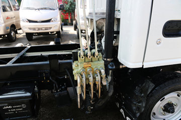 ���� ����X1 87���� 4X2 2400�����жʽ������(HFC5030ZZZVZ)ͼƬ