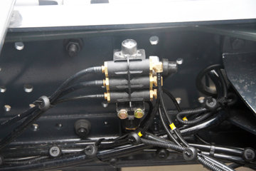 �������� ��ʨC500�ؿ� 450���� 6X4ǣ����(CQ4256HXVG334)ͼƬ