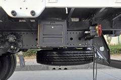 东风新疆 专底系列 180马力 4X2 7.7米厢式载货车(EQ5180XXYGD5D)