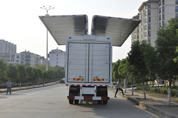 �����½� ר��ϵ�� 180���� 4X2 6.75����������ʽ�ػ���ͼƬ