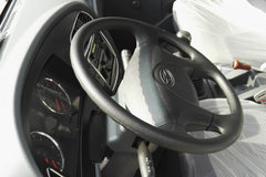 唐骏欧铃 T1系列 82马力 3.4米排半仓栅式微卡(ZB5040CCYKPC6F)