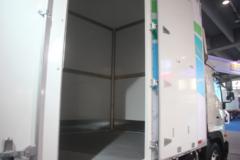 广汽日野 700系列重卡 265马力 4X2 9.72米厢式载货车(YC5180XXYFH8JW5)