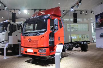 一汽解放 J6L中卡 180马力 4X2 7.7米厢式载货车底盘(CA5160XXYP62K1L5A2E5)