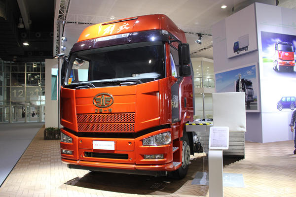 一汽解放 J6P重卡 领航版 460马力 6X4牵引车(CA4250P66K24T1AE5)