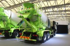 福田 雷萨L9 270马力 8X4 8方混凝土搅拌车