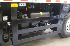 雷萨&nbsp;吊车底盘                                                图片