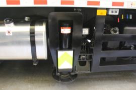 雷萨&nbsp;吊车底盘                                                图片