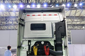 ���� ŷ��EST-A 6ϵ�ؿ� 430���� 6X2R ǣ����(BJ4269SNFKB-B2)ͼƬ