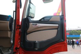 HOWO T5G&nbsp;牵引车驾驶室                                               图片