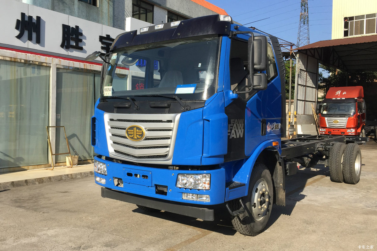 一汽柳特 金陆中卡 180马力 4X2 6.8米仓栅式载货车底盘