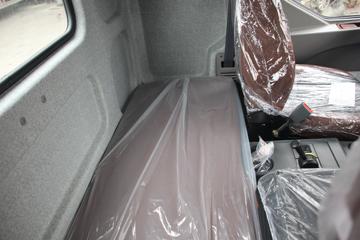 �������� ����M3�п� 180���� 4X2 6.8�ײ�դʽ�ػ�������(LZ1166M3ABT)ͼƬ