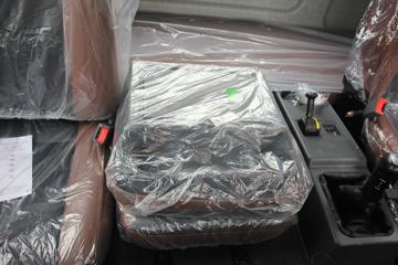 �������� ����M3�п� 180���� 4X2 6.8�ײ�դʽ�ػ�������(LZ1166M3ABT)ͼƬ