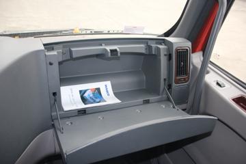 �������� ����M3�п� 180���� 4X2 6.8�ײ�դʽ�ػ�������(LZ1166M3ABT)ͼƬ