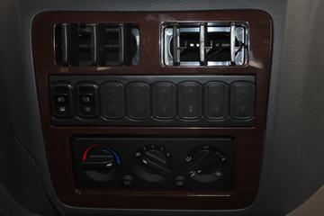 �������� ����M3�п� 180���� 4X2 6.8�ײ�դʽ�ػ�������(LZ1166M3ABT)ͼƬ