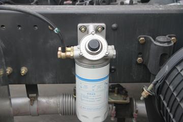 �������� ����M3�п� 180���� 4X2 6.8�ײ�դʽ�ػ�������(LZ1166M3ABT)ͼƬ