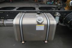 东风柳汽 乘龙M3中卡 180马力 4X2 6.8米仓栅式载货车底盘(LZ1166M3ABT)